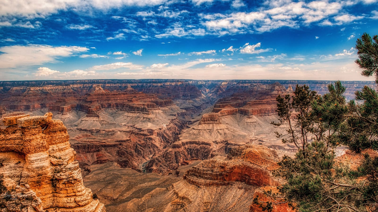 Panoramic view of Grand Canyon South Rim from Mather Point on a clear day